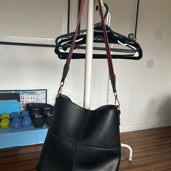 European Handbag - Picture 2 of 2